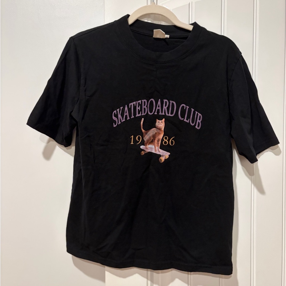Women's Black Skateboard Cute Cat Graphic Tee